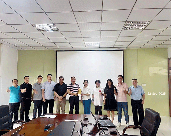 集团董事会主席亲授殊荣，，，，，表扬钱柜qg777公司总司理辛总卓越向导力